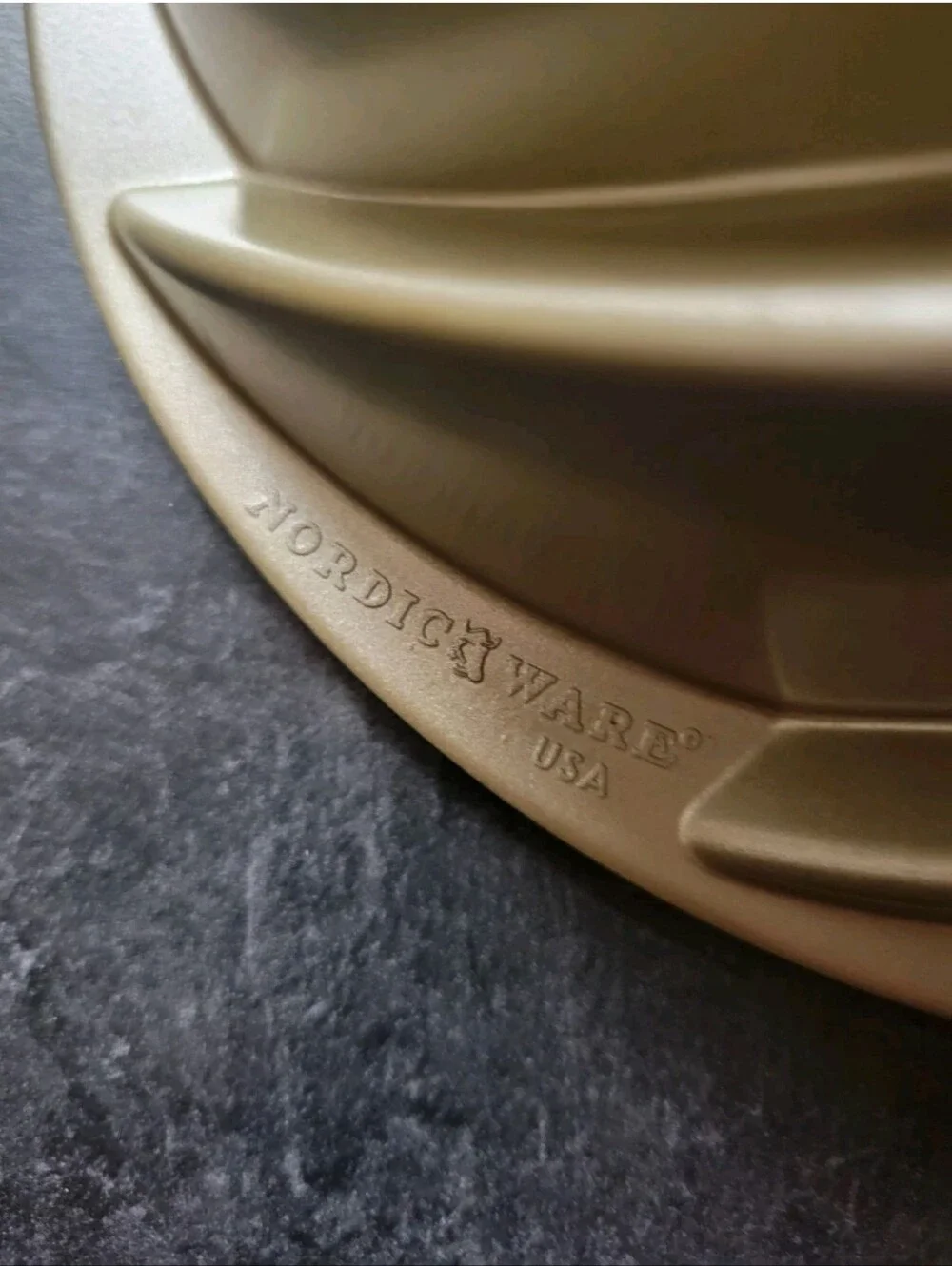Nordic Ware Heritage Bundt Pan Non Stick Cast Aluminum Swirl 10 Cups 80677